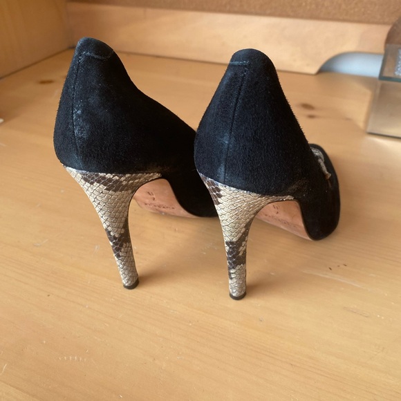 Coach Fulton Black Suede and Snakeskin T-Strap Pointed-toe Stiletto Pumps Size 7 - Picture 3 of 7